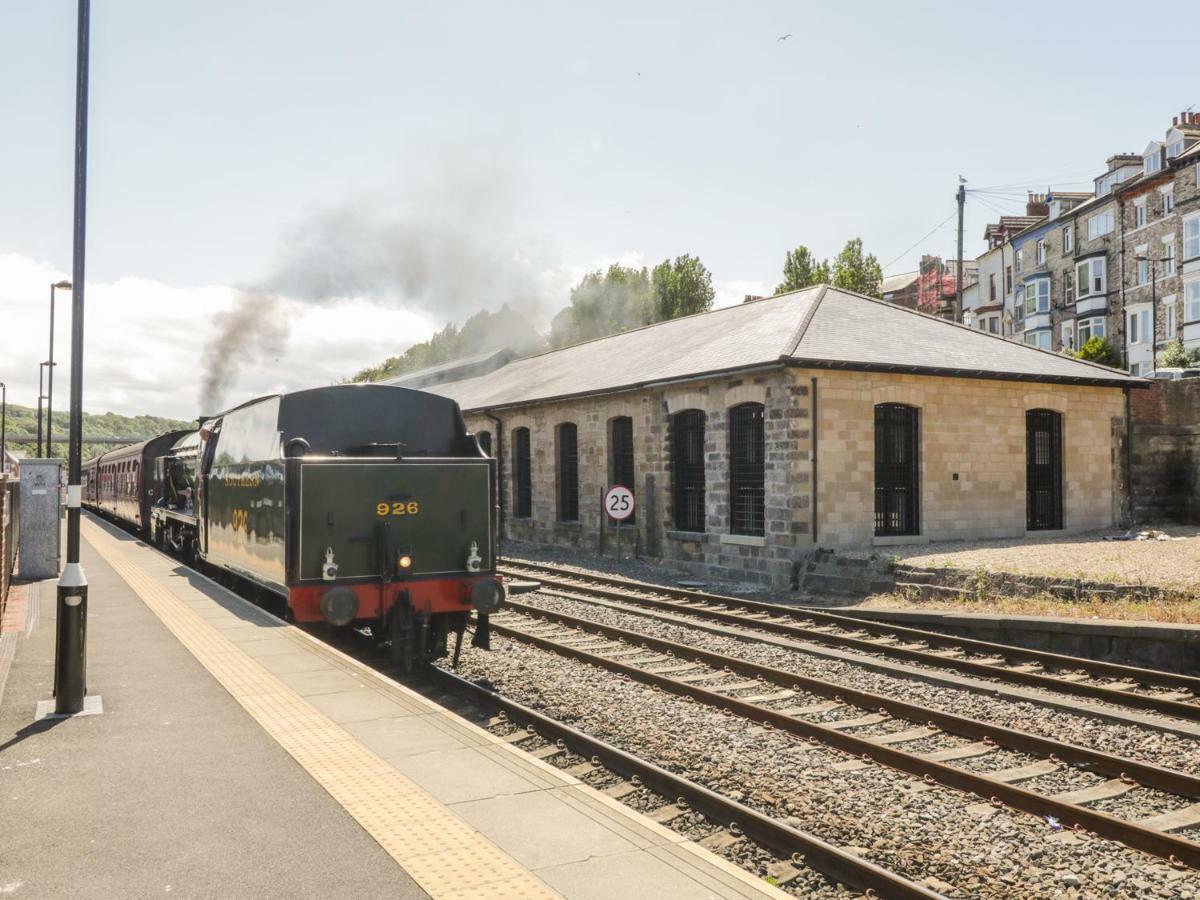 Апартаменты Blue Peter Engine Shed Уитби Экстерьер фото